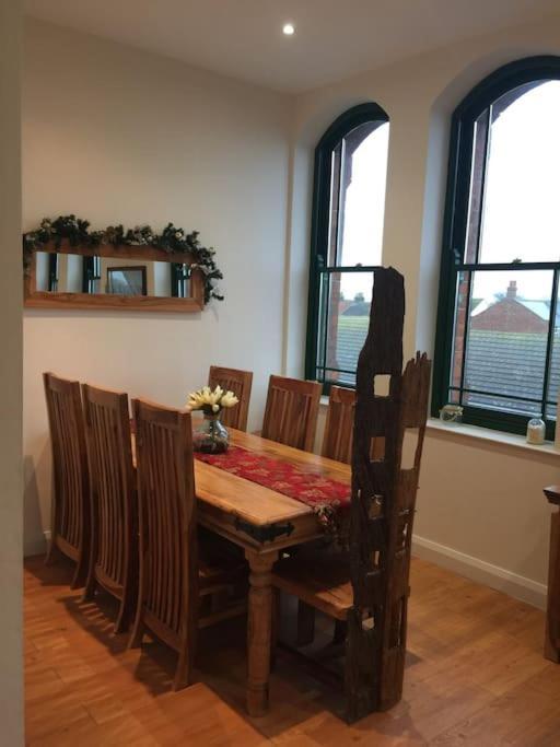 Converted Chapel Filey Floor To Ceiling Arch Window Zewnętrze zdjęcie